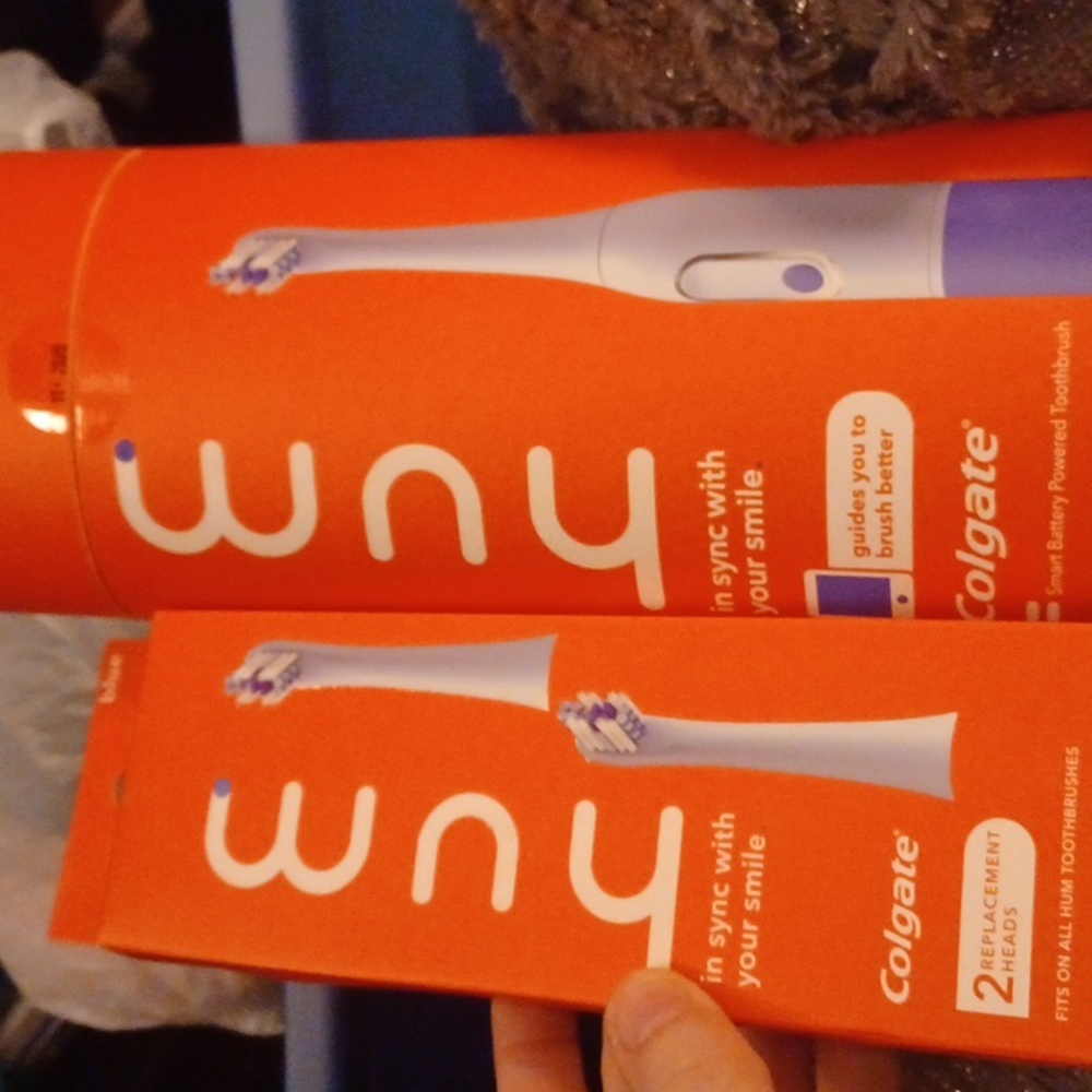 Hum by Colgate Smart Battery Sonic Toothbrush Kit Blue NWT with extra heads